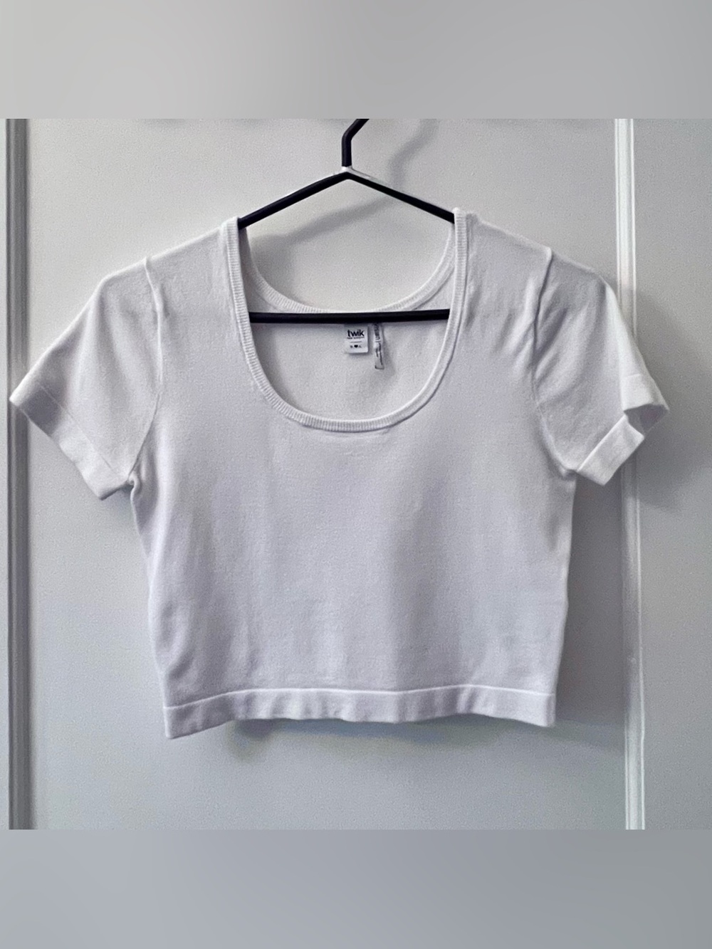 twik White Ribbed Scoop Neck Crop Top